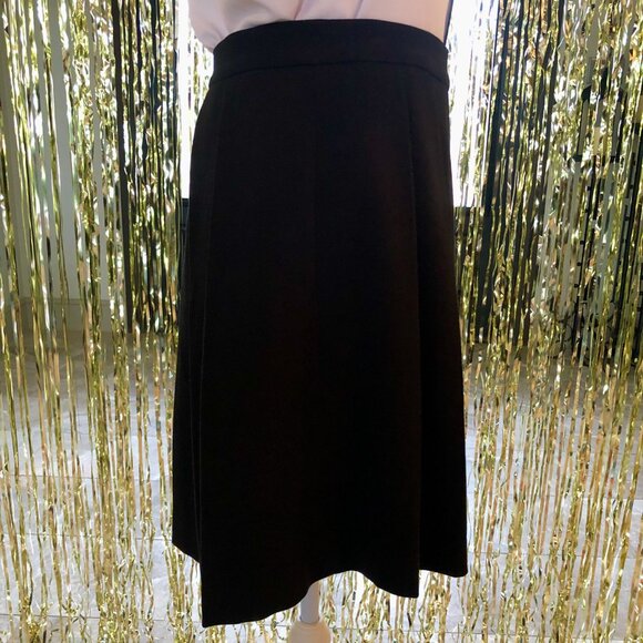 Black Pleated High-Waisted Skirt Size Medium Forever 21 Holidays Fall Winter - Picture 2 of 9